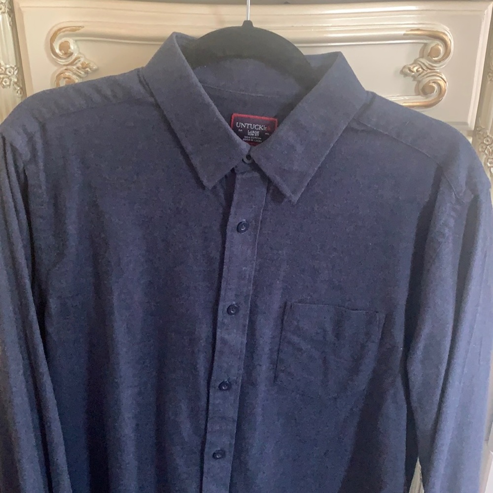 Men’s UNTUCKit heathered navy flannel shirt